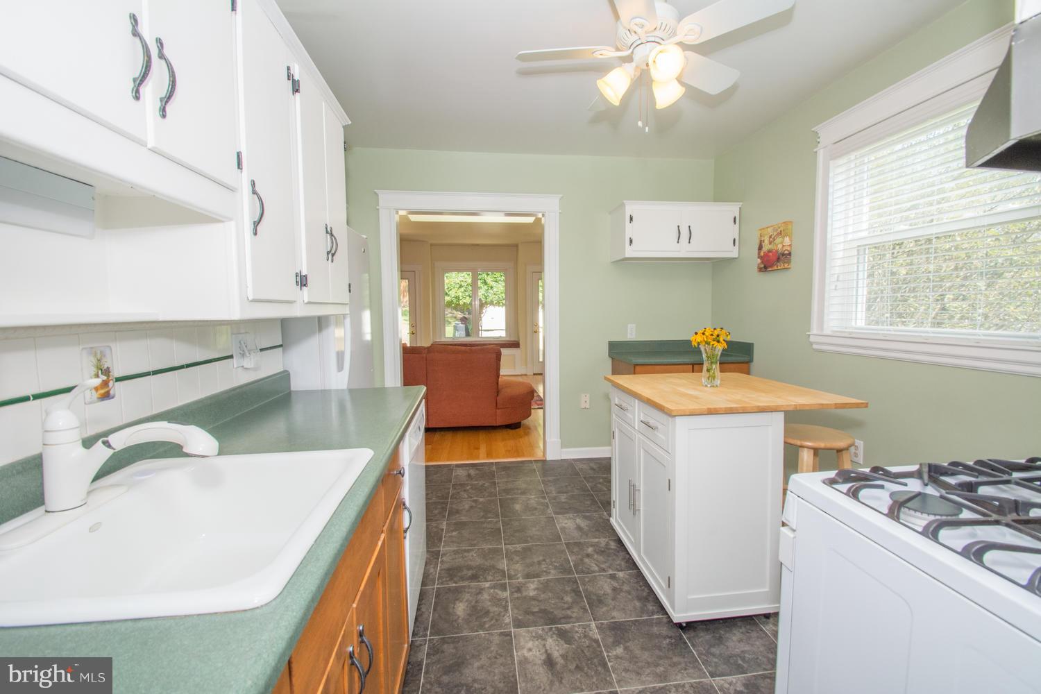 1112 Overbrook Road Baltimore, MD 21239 - Photo 8 of 29 Kitchen