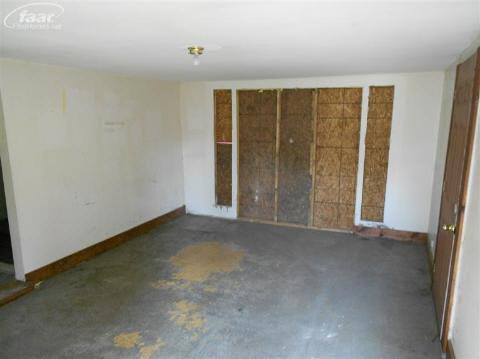 13506 North Clio Road Clio, MI 48420 - Photo 4 of 12 20125047-3.JPG