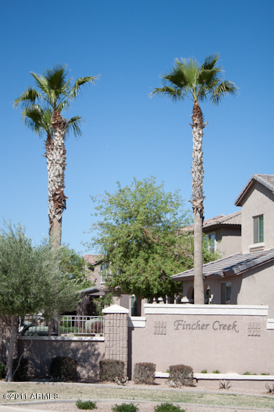 1901 East Del Rio Street Gilbert, AZ 85295 - Photo 1 of 26 Community Entrance