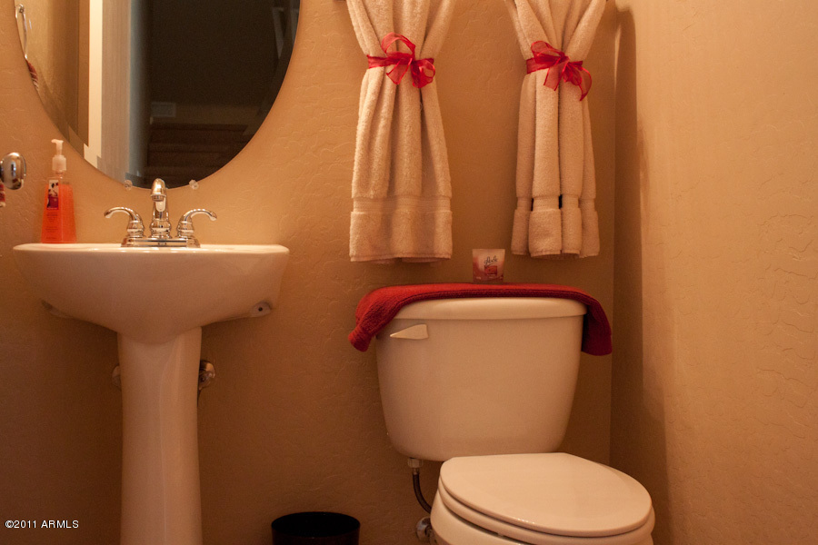 1901 East Del Rio Street Gilbert, AZ 85295 - Photo 12 of 26 Half Bathroom