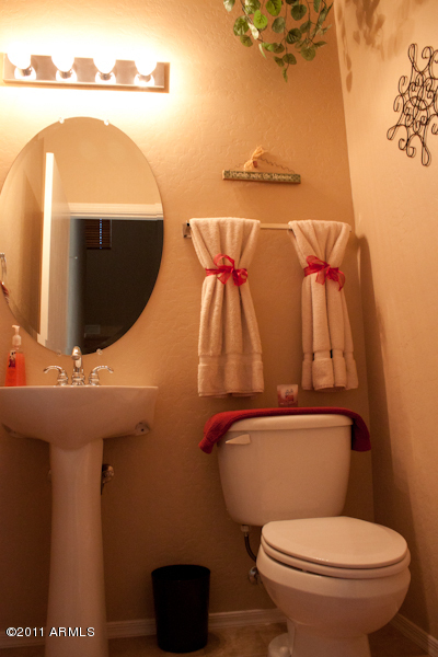1901 East Del Rio Street Gilbert, AZ 85295 - Photo 13 of 26 Half Bathroom