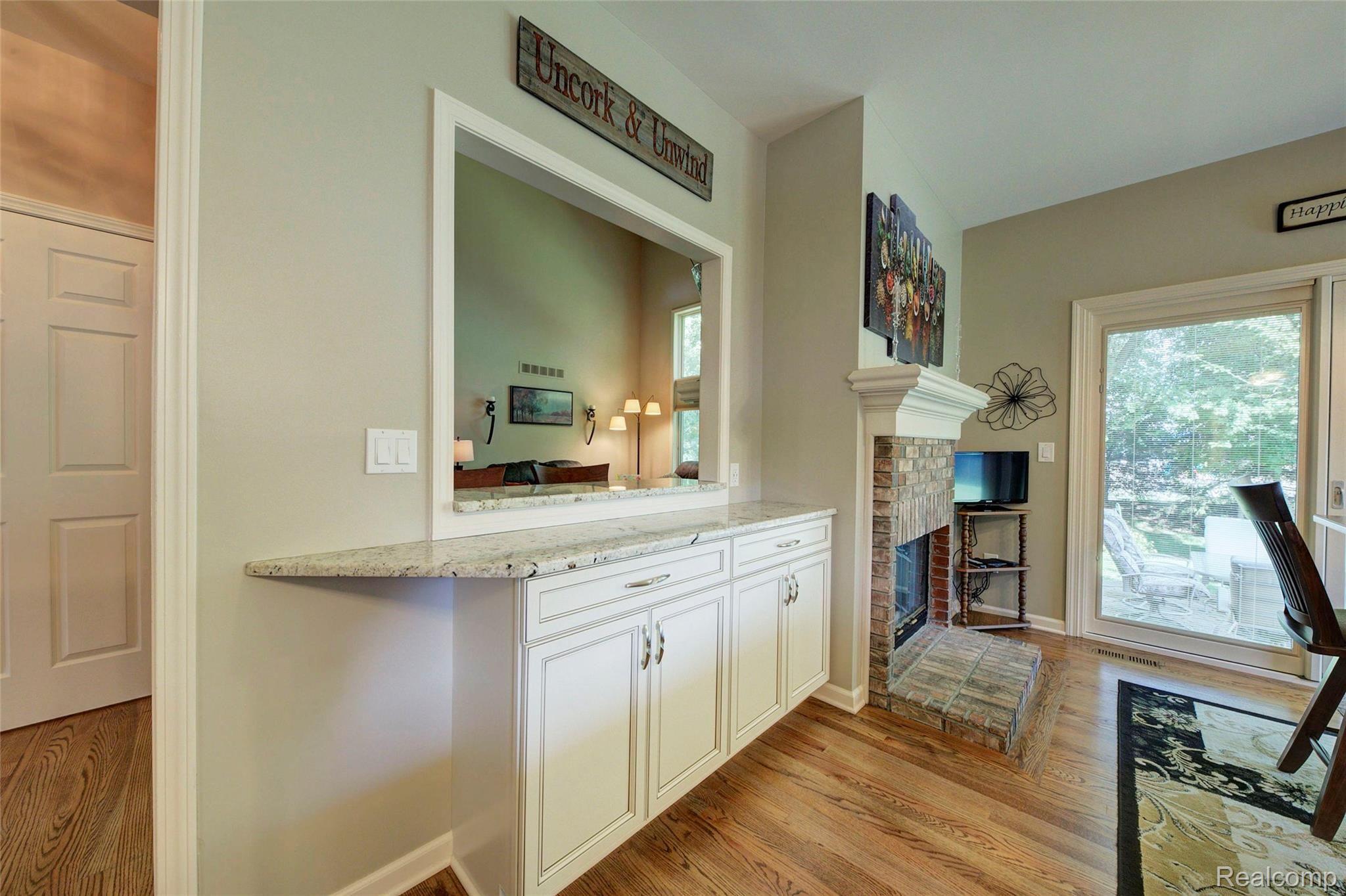6724 Kennesaw Road Canton, MI 48187 - Photo 28 of 77 27 Pass Through Window.jpg