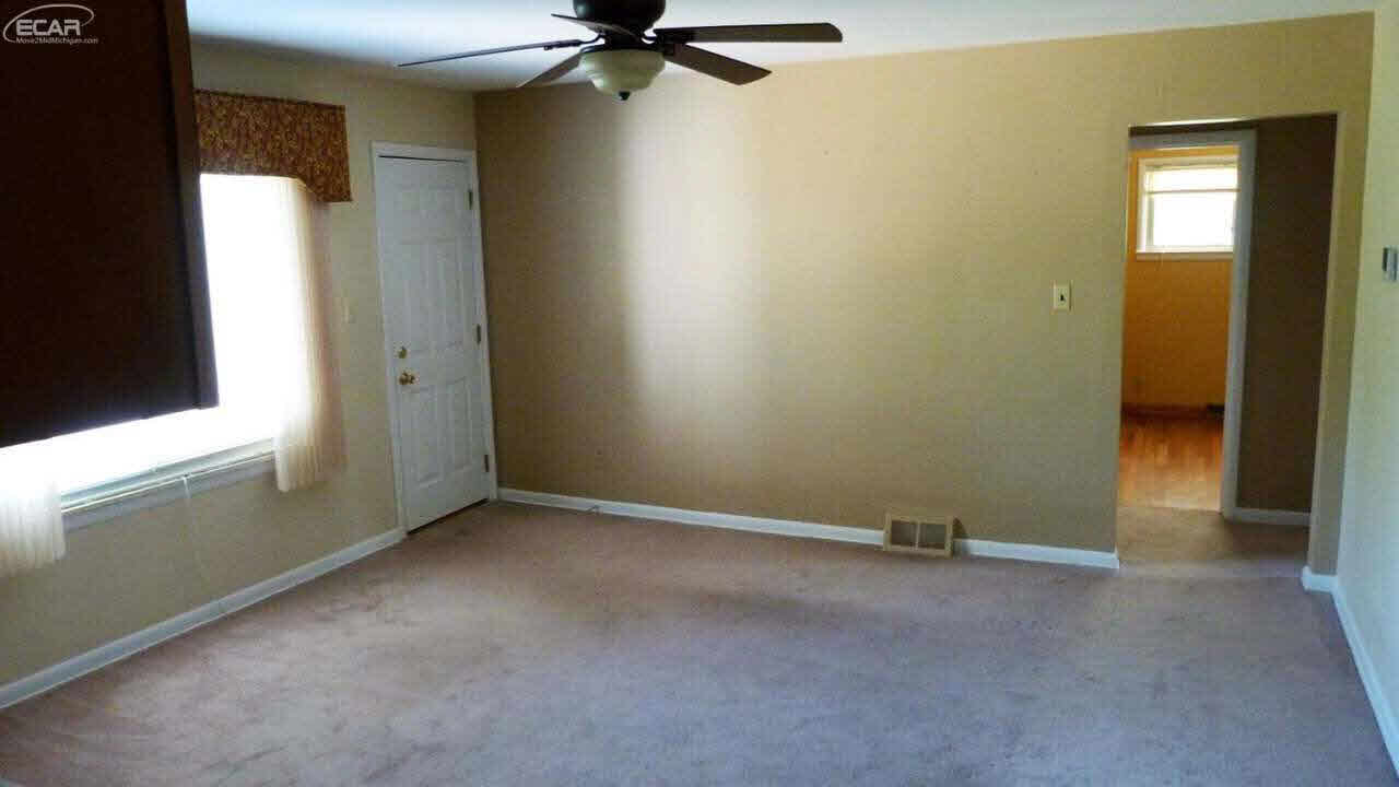 1328 Reid Road Flint, MI 48507 - Photo 18 of 27 21166541-17.JPG