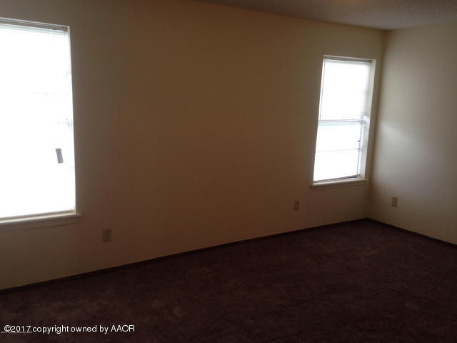 4404 South Austin Street Amarillo, TX 79110 - Photo 2 of 2 an empty room with a window