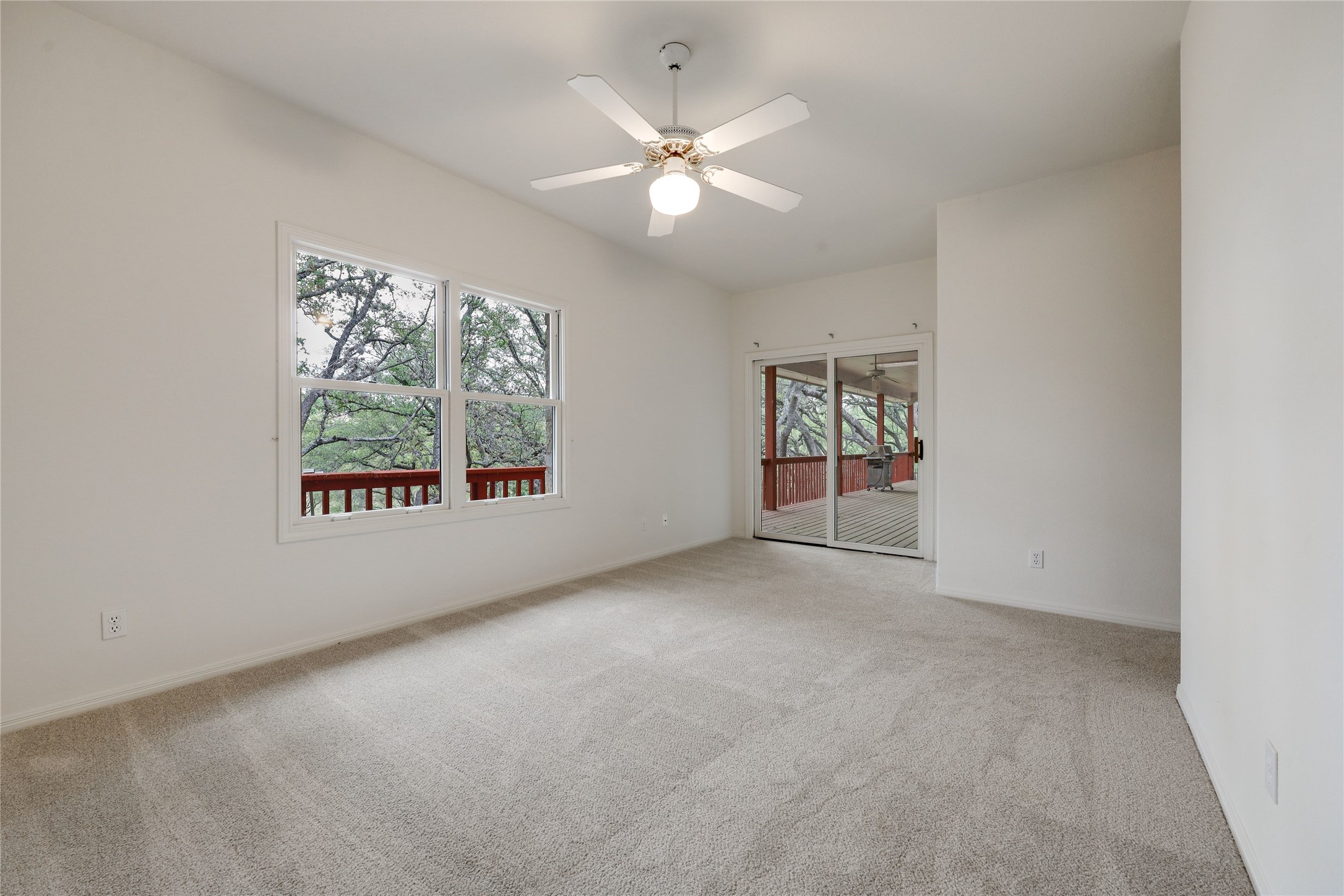 21604 Arrowhead Point Lago Vista, TX 78645 - Photo 32 of 40 Bedroom #3 with en suite. New carpet in 2024