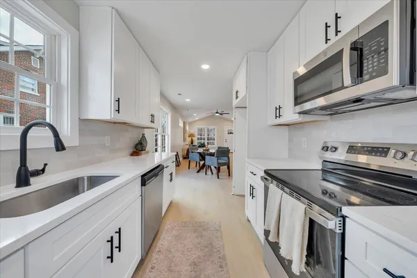 $299,999 | 3323 Collingwood Street Northeast, Roanoke, VA 24012