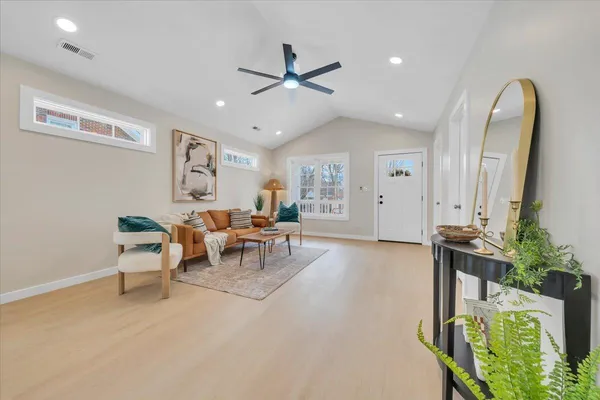 $299,999 | 3323 Collingwood Street Northeast, Roanoke, VA 24012