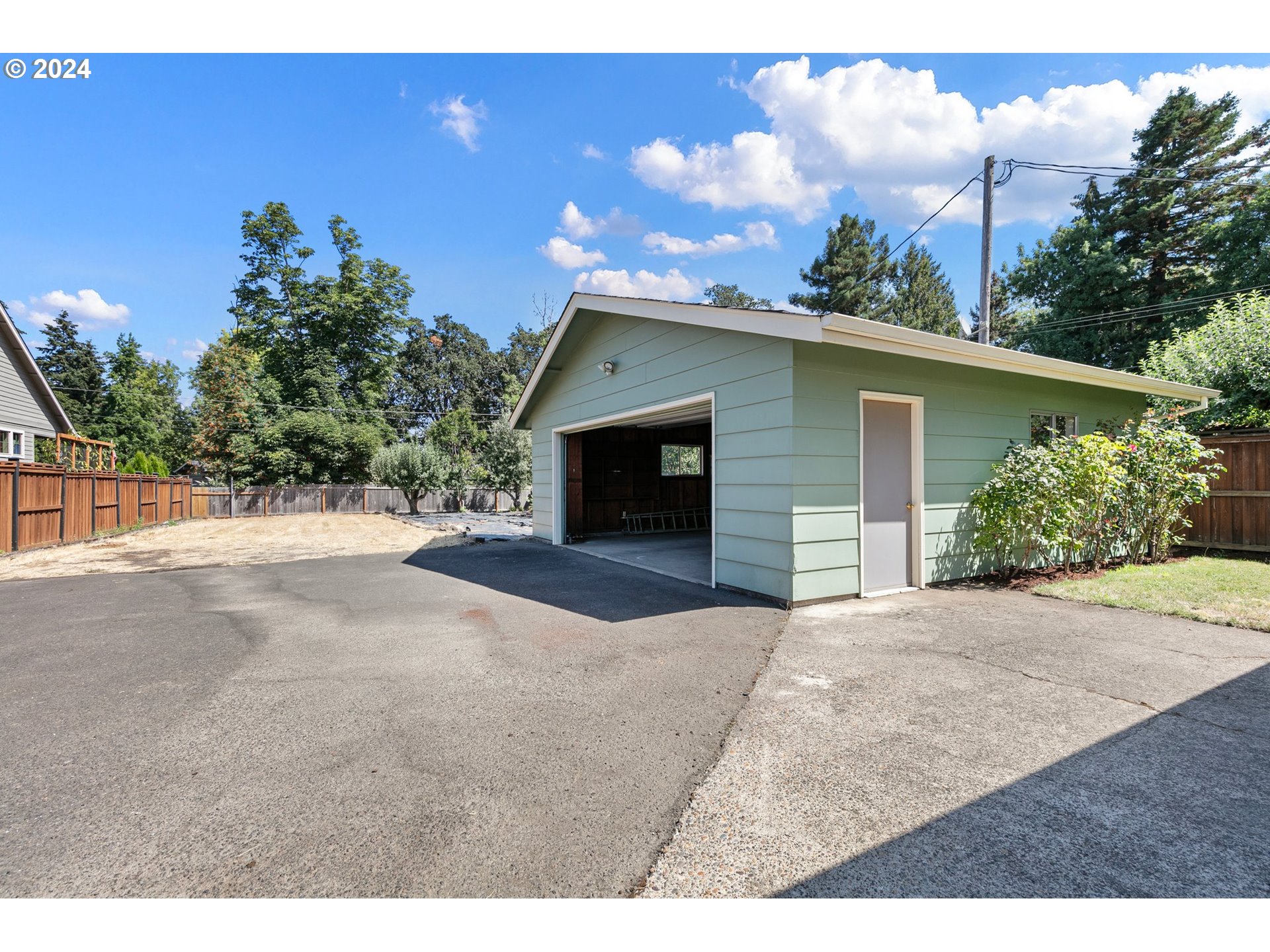 1725 Cal Young Road Eugene, OR 97401 - Photo 24 of 32 Gallery Image 24