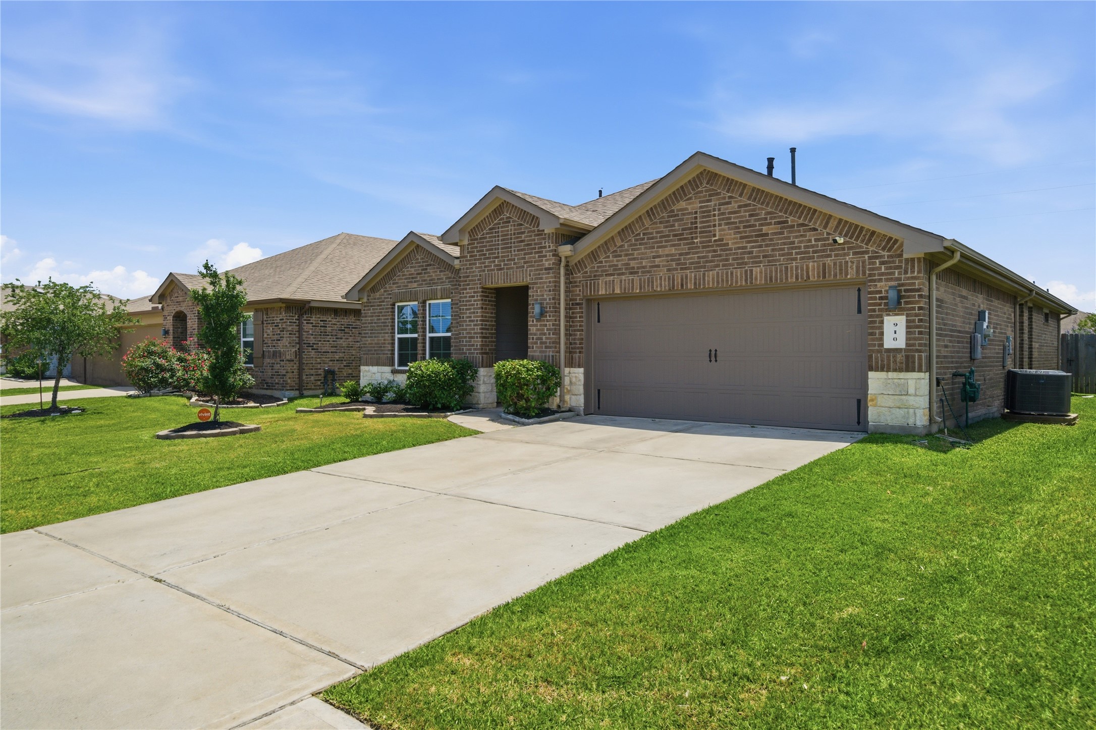 910 Betsy Hill Drive Rosharon, TX 77583 - Photo 2 of 28