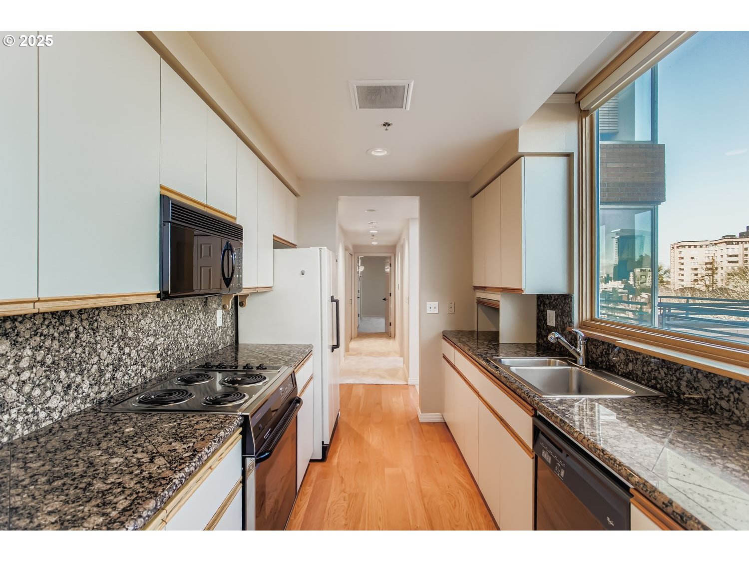 1132 Southwest 19th Avenue, Unit 801 Portland, OR 97205 - Photo 12 of 43 Kitchen