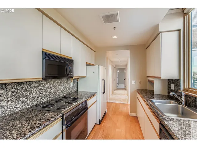 $425,000 | 1132 Southwest 19th Avenue, Unit 801, Portland, OR 97205