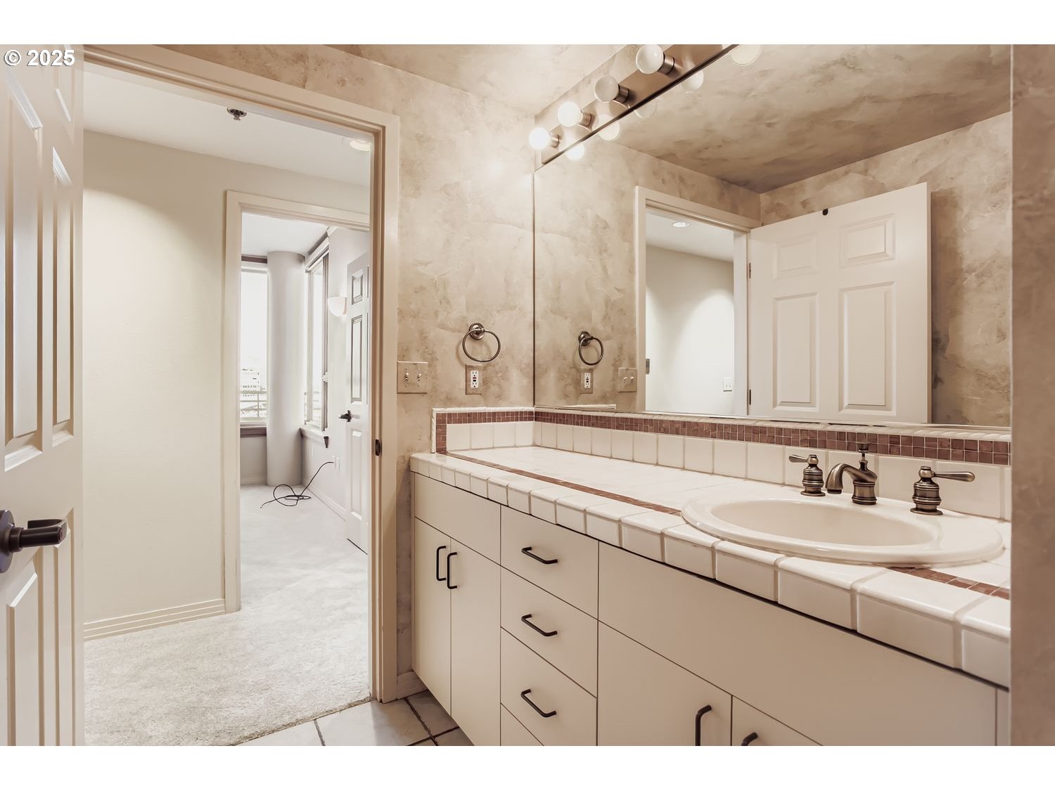 1132 Southwest 19th Avenue, Unit 801 Portland, OR 97205 - Photo 27 of 43 Bathroom