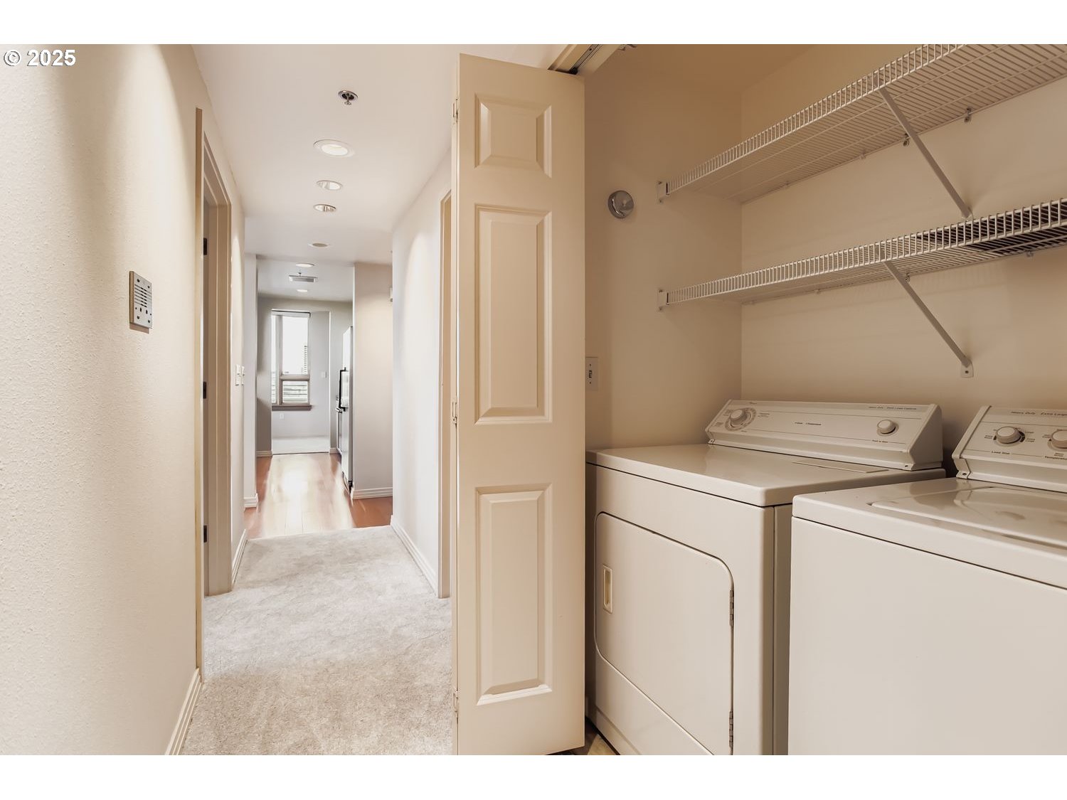 1132 Southwest 19th Avenue, Unit 801 Portland, OR 97205 - Photo 28 of 43 Laundry