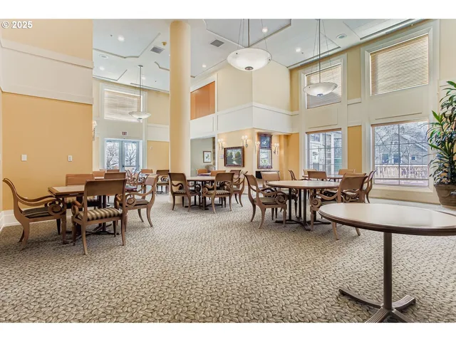 $425,000 | 1132 Southwest 19th Avenue, Unit 801, Portland, OR 97205