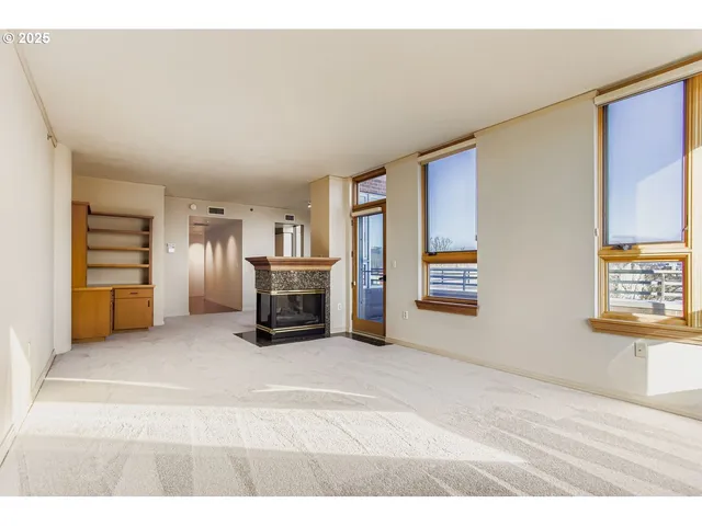 $425,000 | 1132 Southwest 19th Avenue, Unit 801, Portland, OR 97205