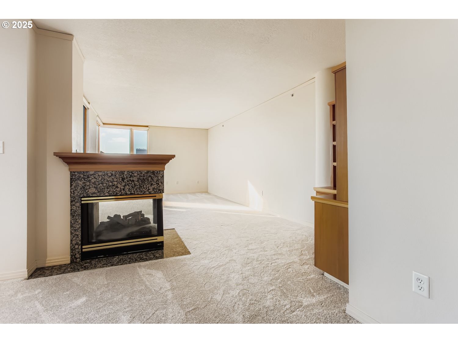 1132 Southwest 19th Avenue, Unit 801 Portland, OR 97205 - Photo 7 of 43 Living Room