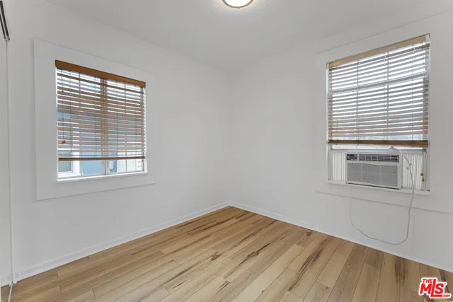 $2,950 | 1300 Sanborn Avenue, Los Angeles, CA 90027