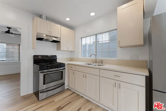 $2,950 | 1300 Sanborn Avenue, Los Angeles, CA 90027