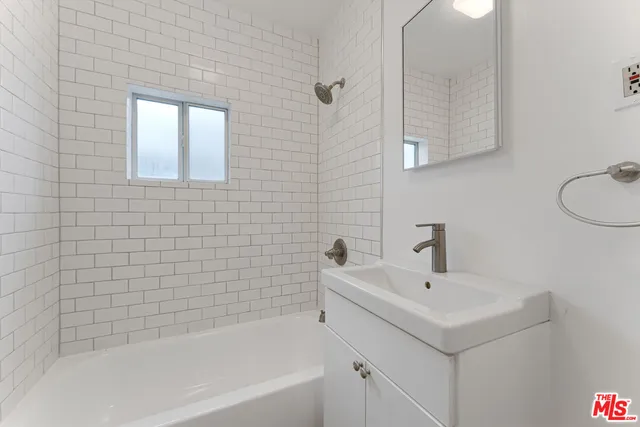 $2,950 | 1300 Sanborn Avenue, Los Angeles, CA 90027