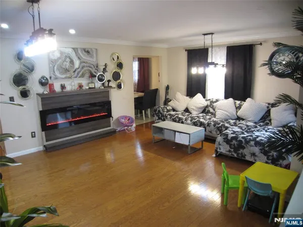 $2,600 | 233 Midland Avenue, Unit 113, Garfield, NJ 07026
