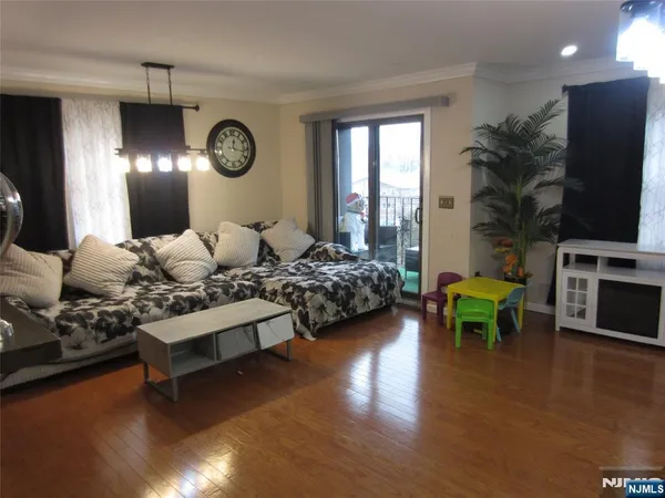 $2,600 | 233 Midland Avenue, Unit 113, Garfield, NJ 07026