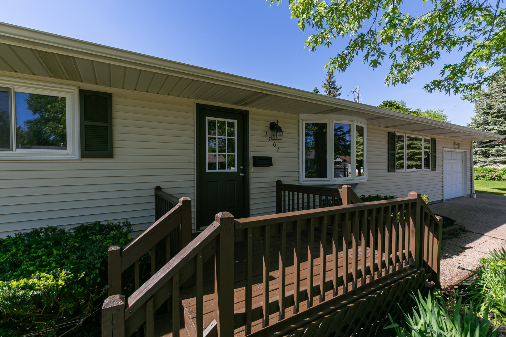 1501 Cherry Hills Road Bettendorf, IA 52722 - Photo 3 of 41