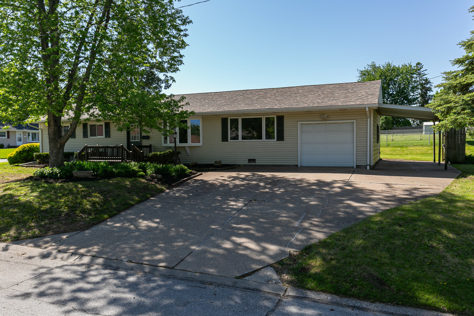 1501 Cherry Hills Road Bettendorf, IA 52722 - Photo 4 of 41