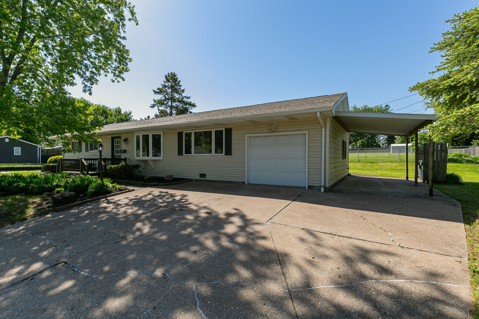 1501 Cherry Hills Road Bettendorf, IA 52722 - Photo 5 of 41