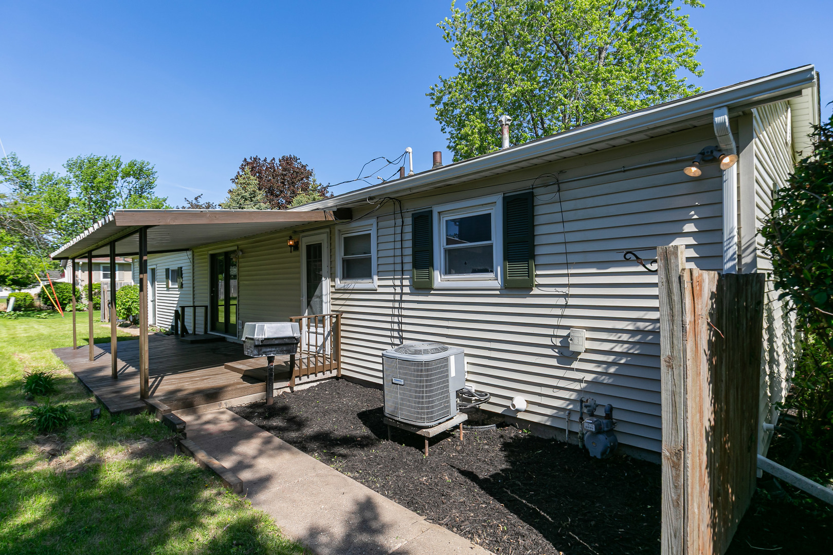 1501 Cherry Hills Road Bettendorf, IA 52722 - Photo 6 of 41