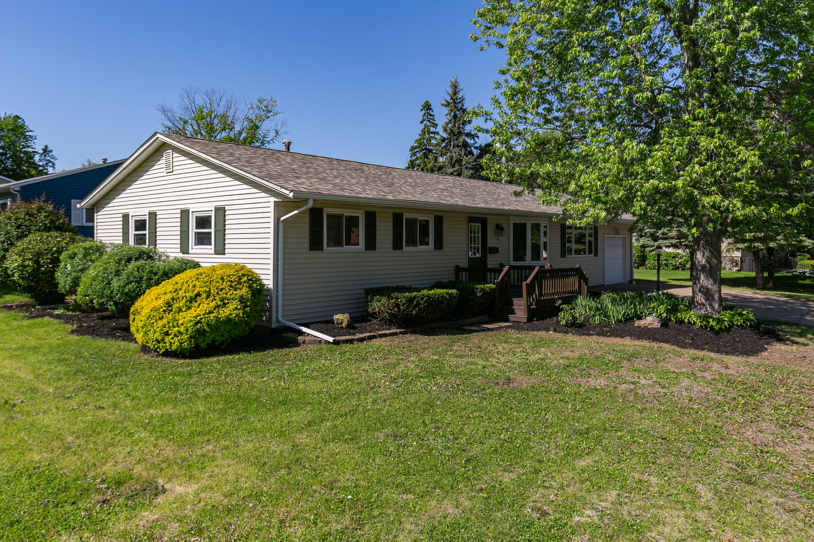 1501 Cherry Hills Road Bettendorf, IA 52722 - Photo 7 of 41