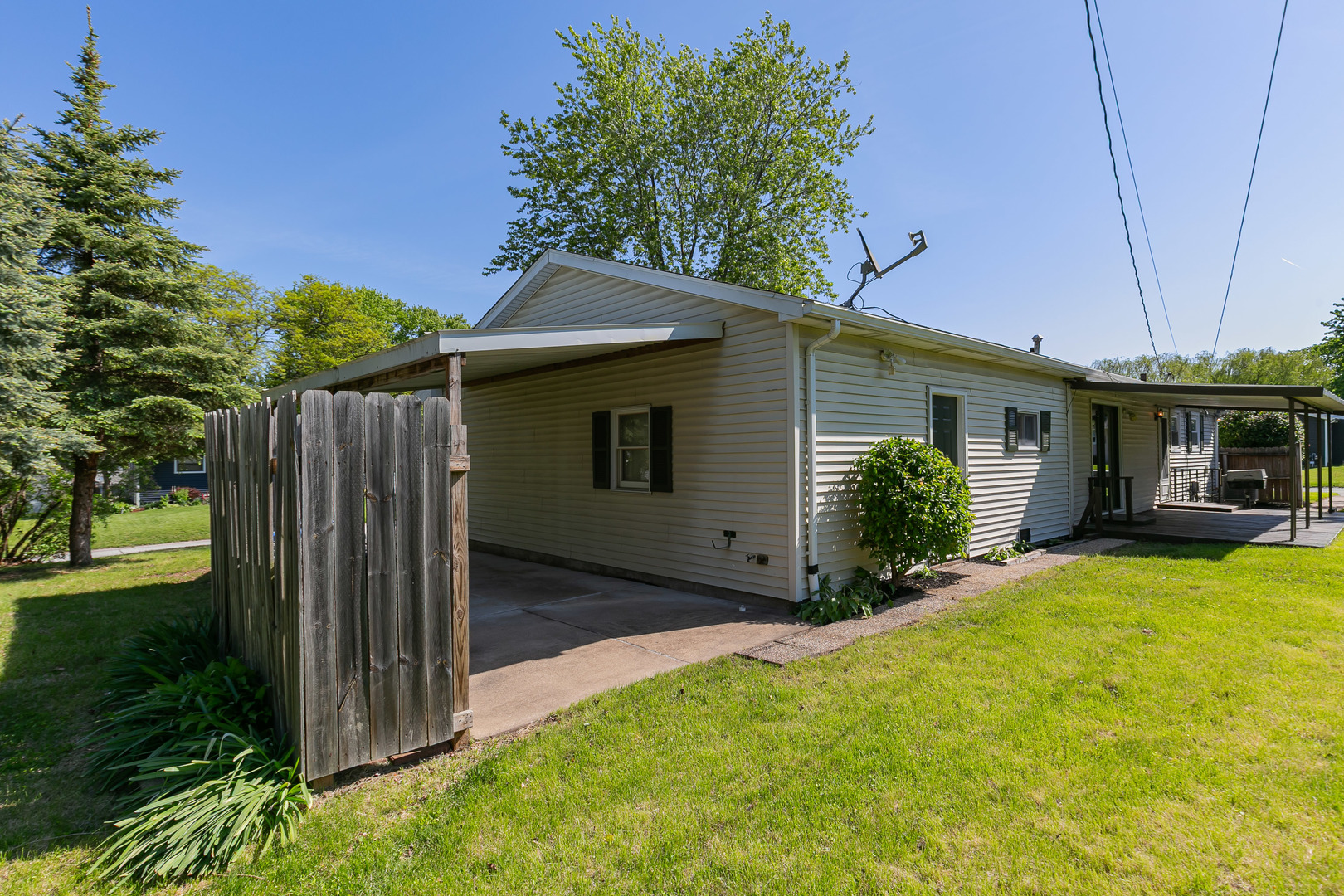 1501 Cherry Hills Road Bettendorf, IA 52722 - Photo 9 of 41