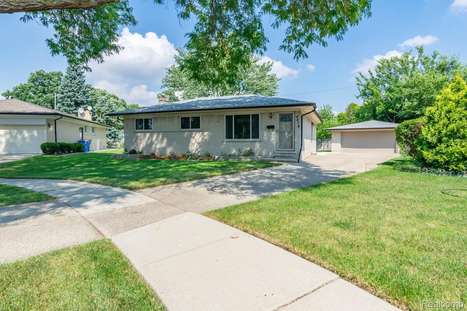 4879 Shell Court Warren, MI 48091 - Photo 1 of 25 01_DSC_7444_mls.jpg