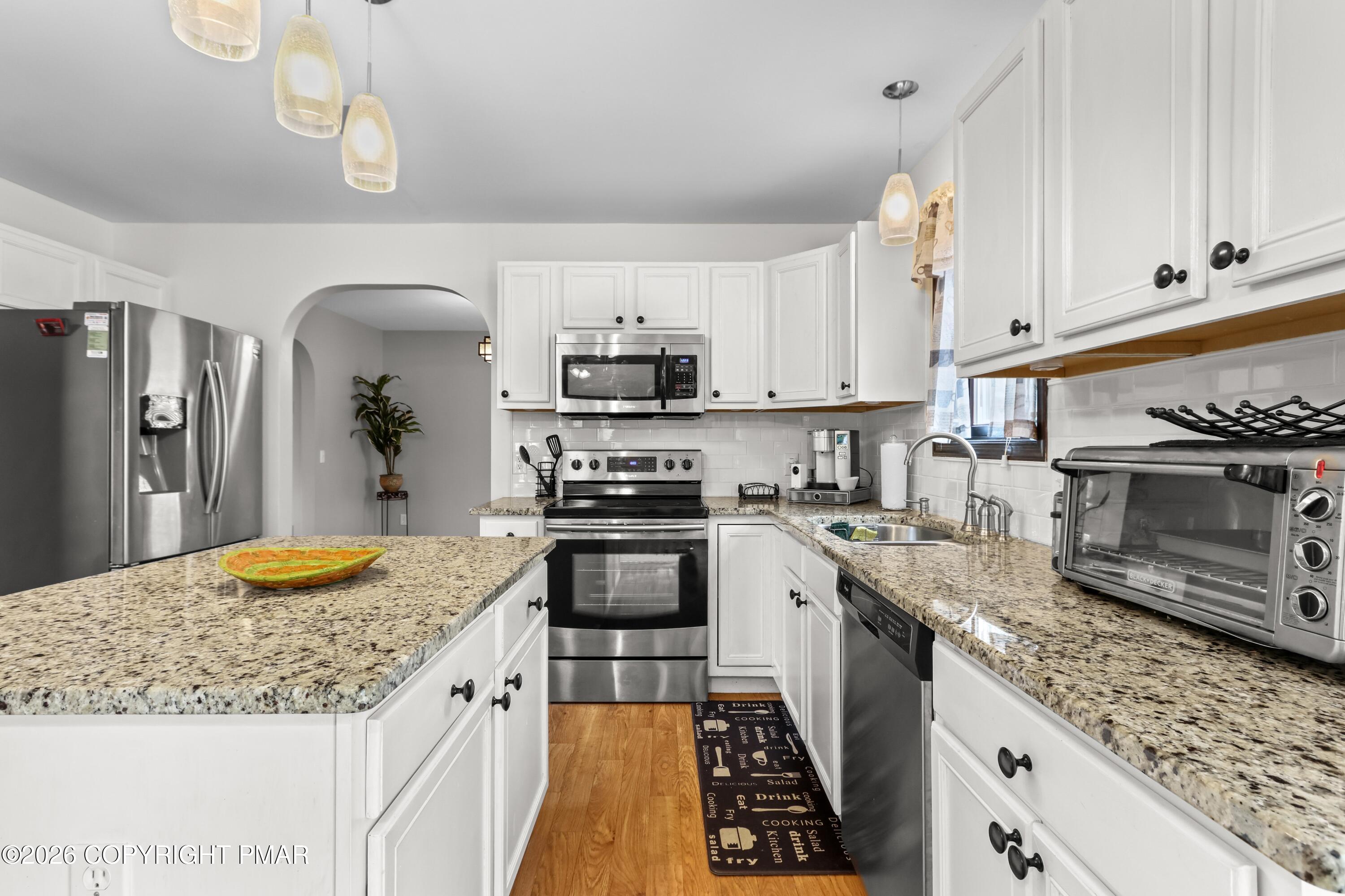 226 Regent Street Bushkill, PA 18324 - Photo 13 of 58 095A9423