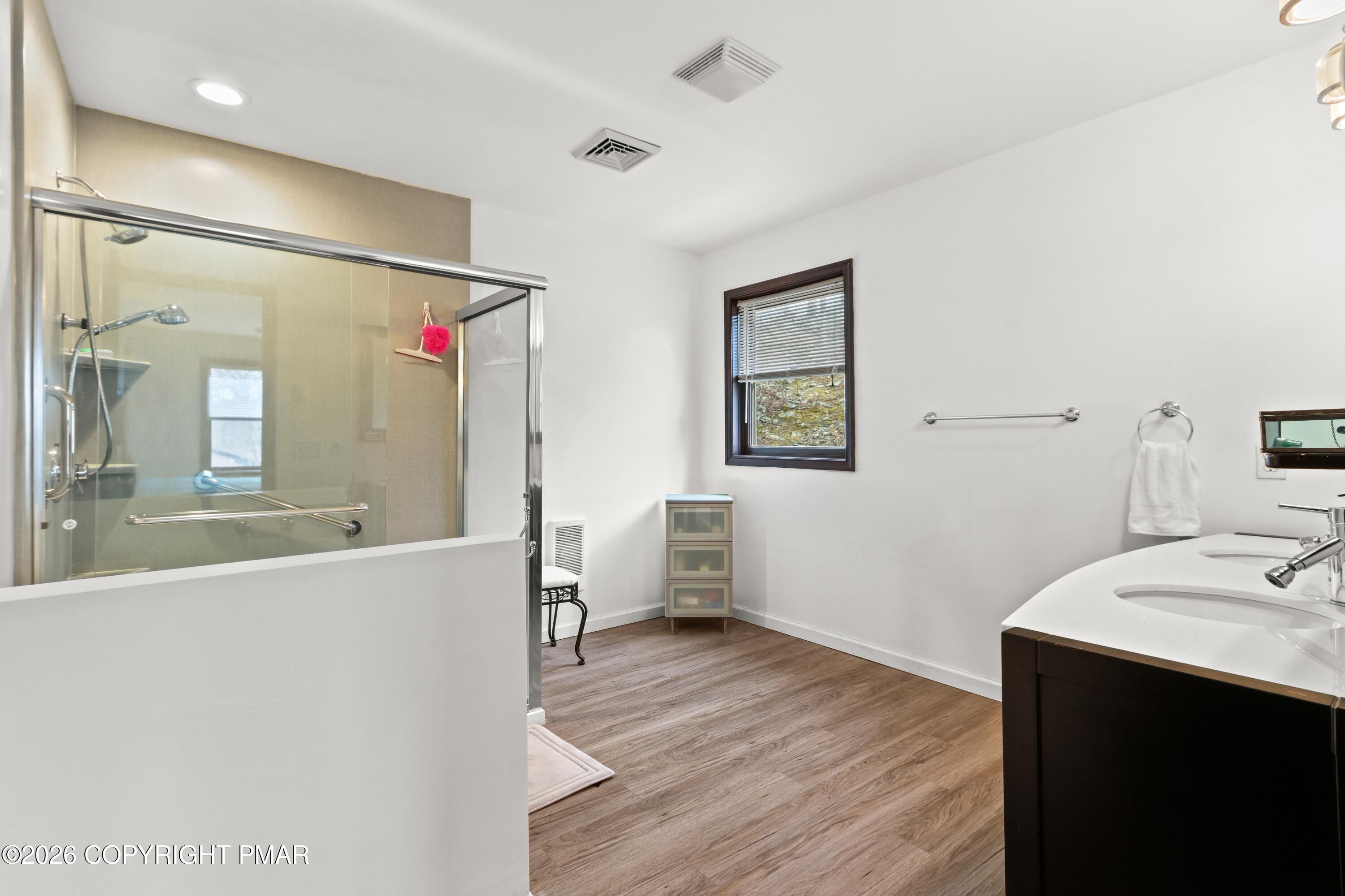 226 Regent Street Bushkill, PA 18324 - Photo 30 of 58 095A9559