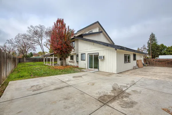 $610,000 | 254 West Sierra Avenue, Clovis, CA 93612