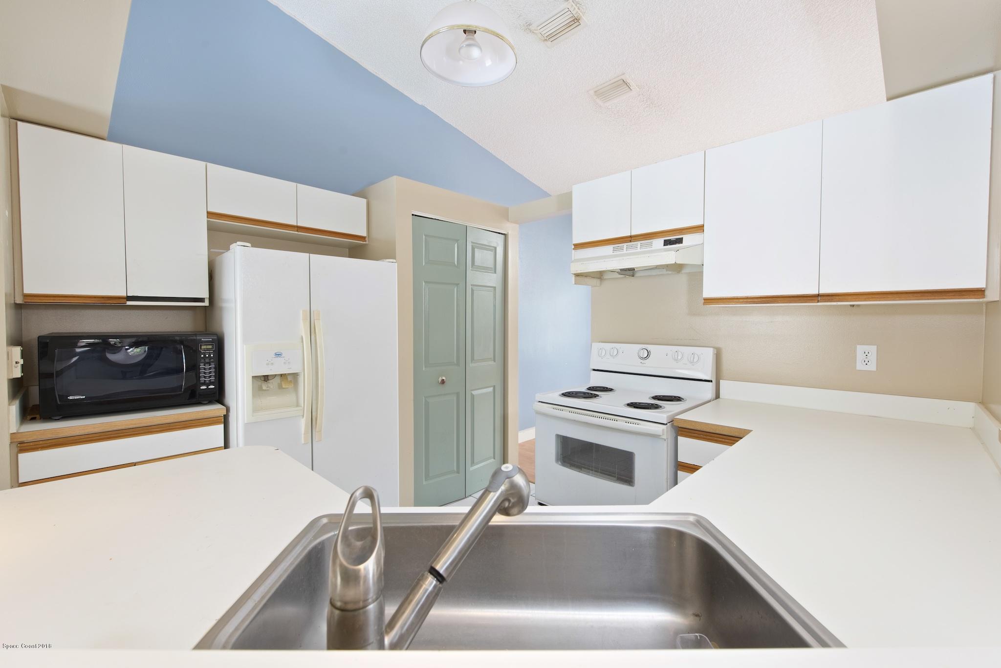 320 Wendover Road Southwest Palm Bay, FL 32908 - Photo 11 of 21 Kitchen 2