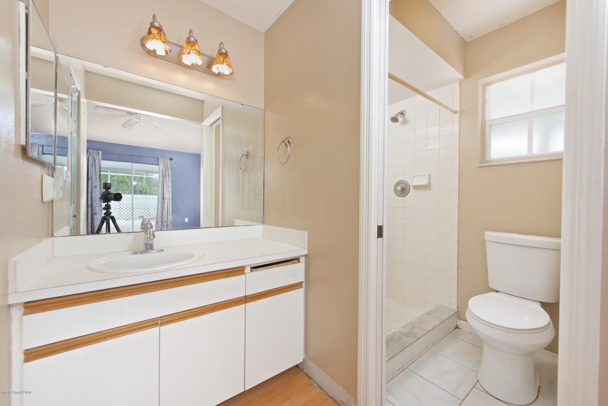 320 Wendover Road Southwest Palm Bay, FL 32908 - Photo 14 of 21 Master Bathroom