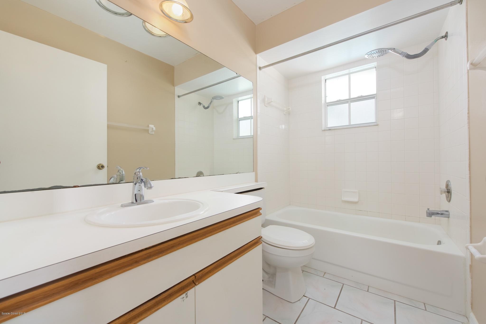 320 Wendover Road Southwest Palm Bay, FL 32908 - Photo 16 of 21 Bath 2