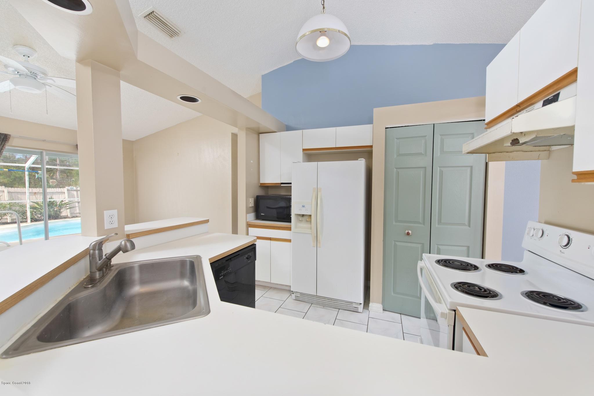 320 Wendover Road Southwest Palm Bay, FL 32908 - Photo 10 of 21 Kitchen 2 (2)