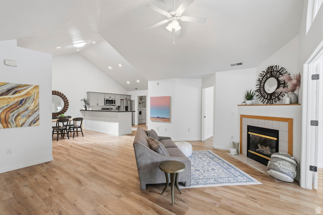 2047 West Abbey View Road, Unit 17C West Jordan, UT 84088 - Photo 22 of 50 Living room