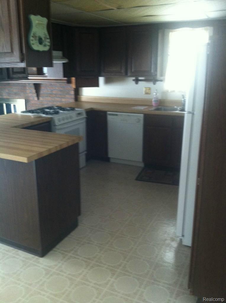 13230 Grafton Road Carleton, MI 48117 - Photo 15 of 20 moms iphone 090.jpg