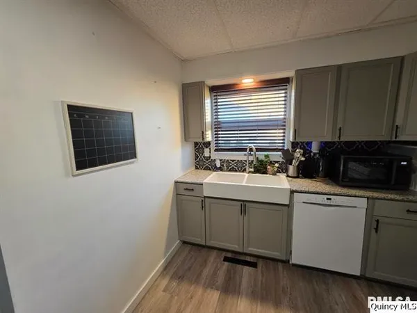 $169,500 | 1431 Spruce Street, Quincy, IL 62301