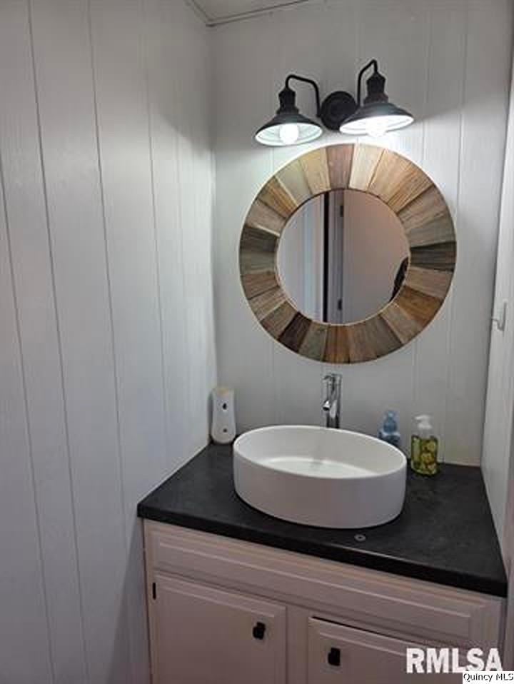 1431 Spruce Street Quincy, IL 62301 - Photo 20 of 36 a bathroom with a sink and mirror