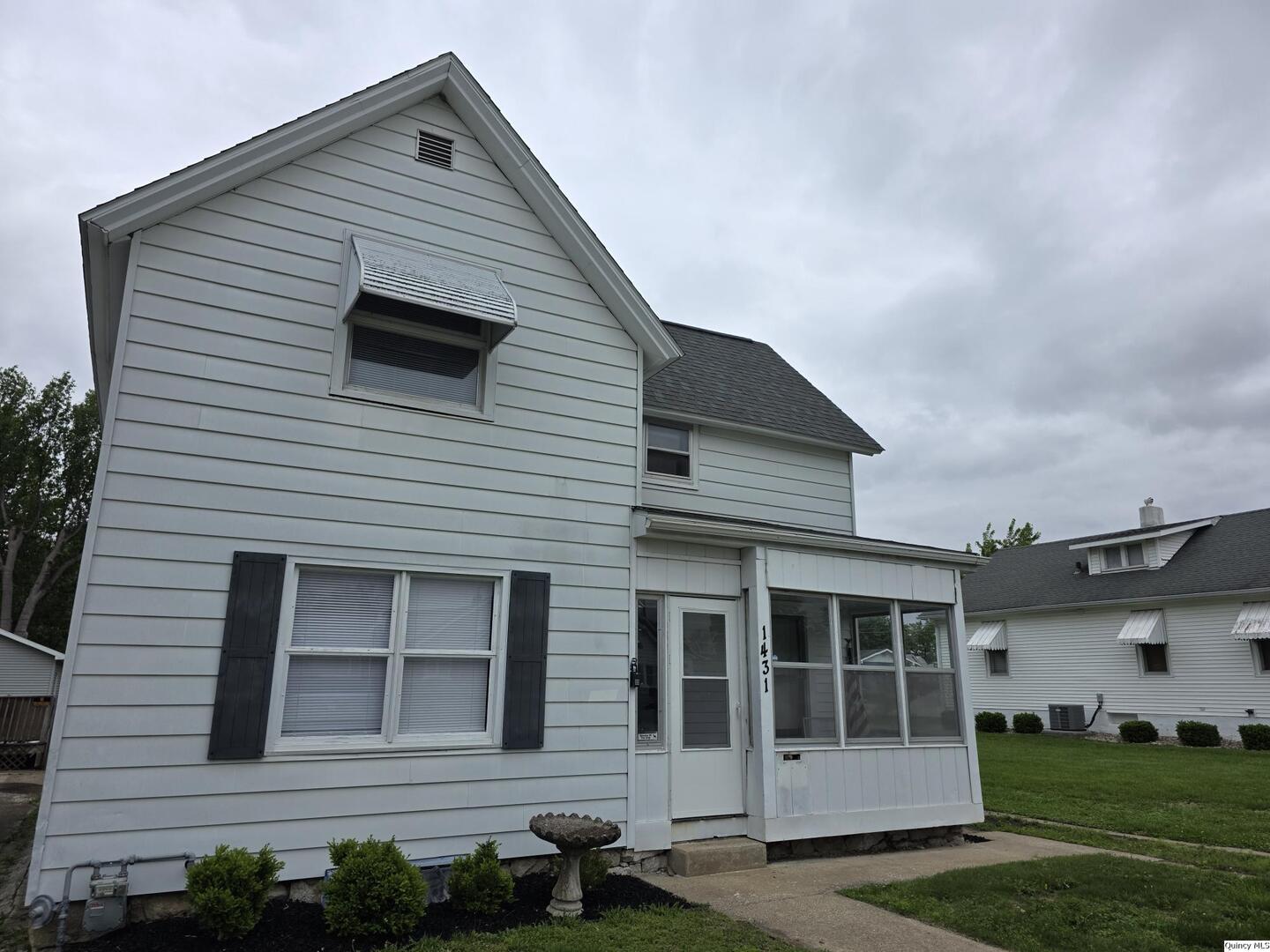 1431 Spruce Street Quincy, IL 62301 - Photo 2 of 32
