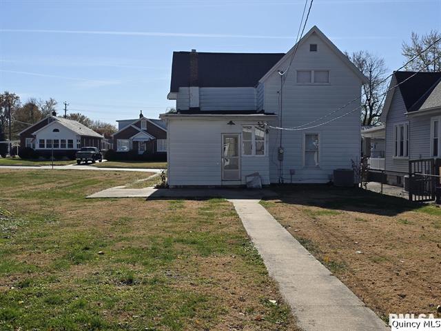 1431 Spruce Street Quincy, IL 62301 - Photo 32 of 36 a house view with a garden space