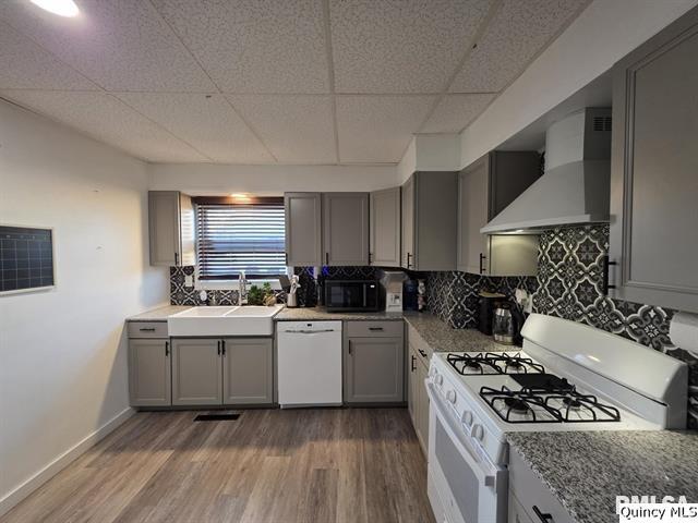 1431 Spruce Street Quincy, IL 62301 - Photo 9 of 32