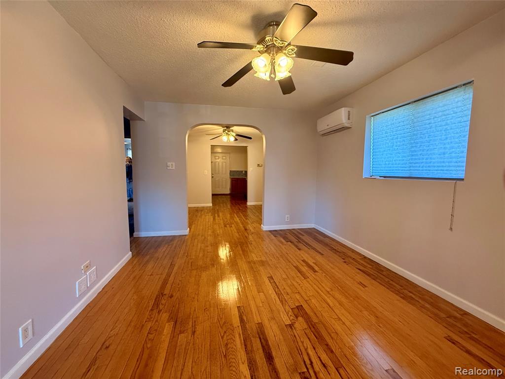 738 West Atherton Road Flint, MI 48507 - Photo 3 of 23
