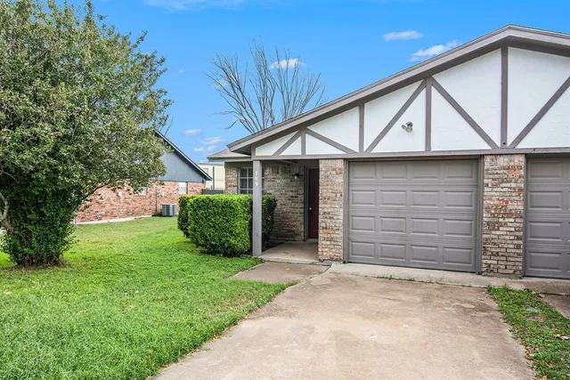 a view of a house with a yard and garage