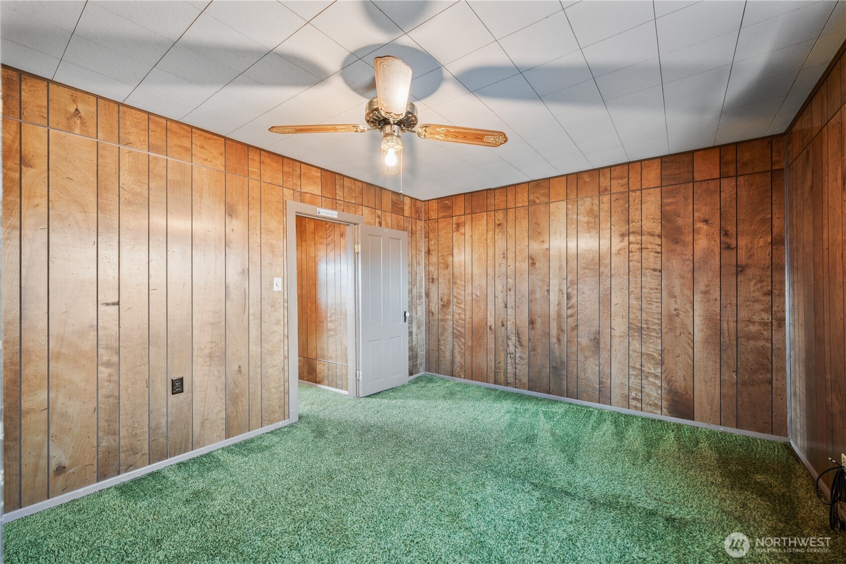 136 3rd Avenue Southwest Castle Rock, WA 98611 - Photo 13 of 40 en view interior of a house
