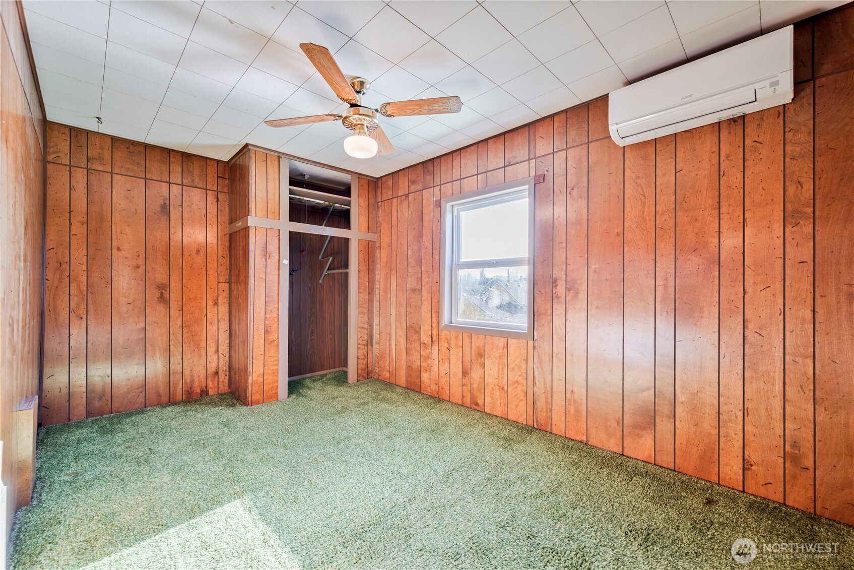 136 3rd Avenue Southwest Castle Rock, WA 98611 - Photo 14 of 40 an empty room with ceiling fan and windows